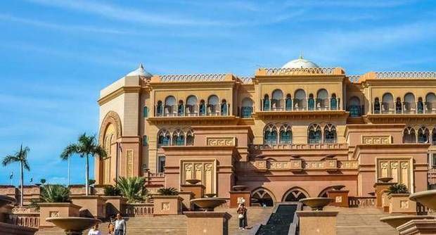 全球首家8星级酒店，由40吨黄金建造而成，却不在迪拜