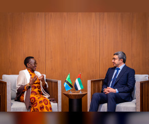阿联酋外交部长在纽约会见坦桑尼亚外交部长