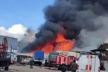 莫斯科一仓库发生火灾过火面积超2800平方米