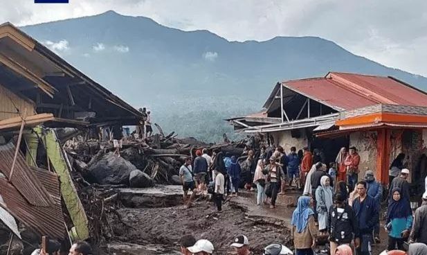 印尼西苏门答腊省洪灾死亡人数升至50人