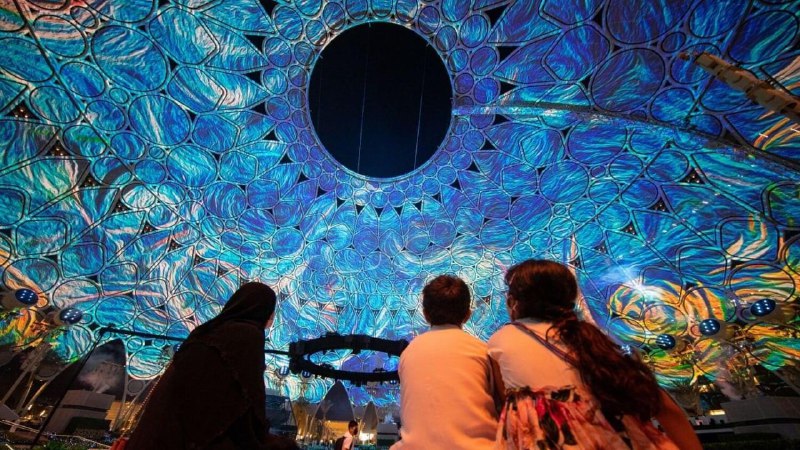 迪拜世博城于 9 月 1 日开放了两个最受欢迎的展馆，为游客提供了预期的预览。