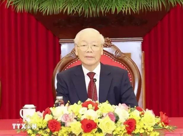 越南国家主席苏林在108医院向阮富仲授予金星勋章