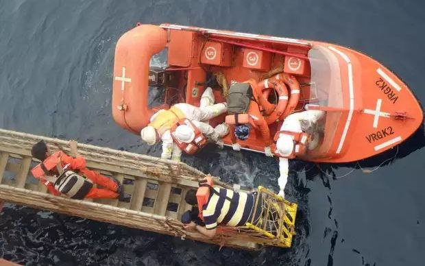 中国货船救起14名外籍船员