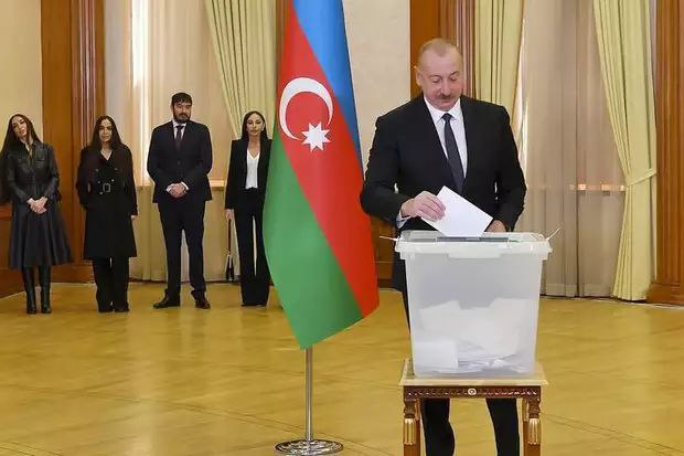 阿利耶夫在阿塞拜疆总统选举中高票获胜