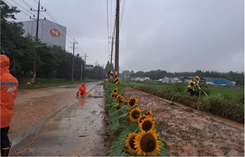 韩国中部地区迎来强降雨数百居民被疏散